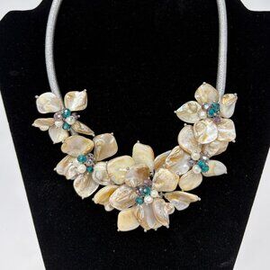 Mother of Pearl Floral Shell Necklace Choker Cream Retro Boho 90s Jewelry 18"
